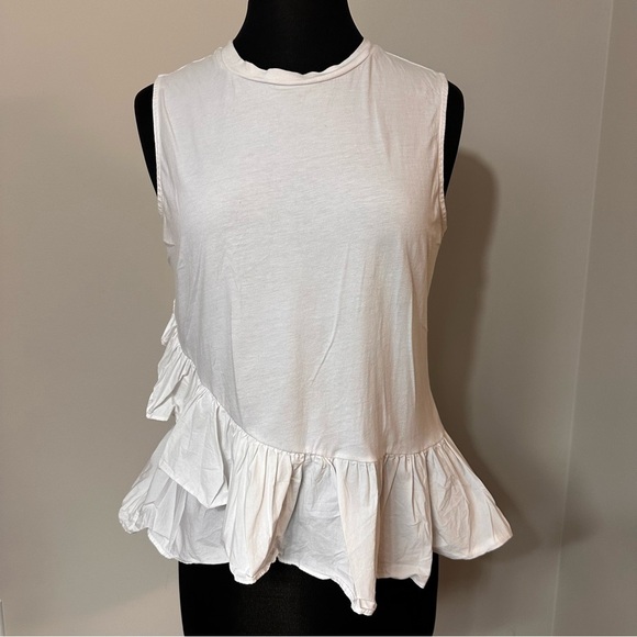 Banana Republic Tops - Banana Republic Ruffle White Sleeveless Top in Size Medium
